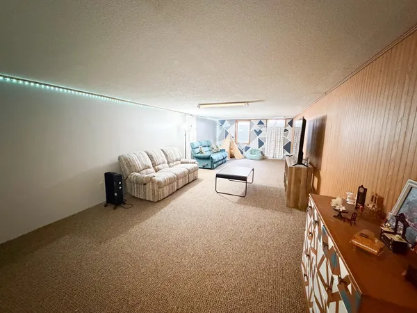$299,500 | 410 Galena Street, Worthington, MN 56187