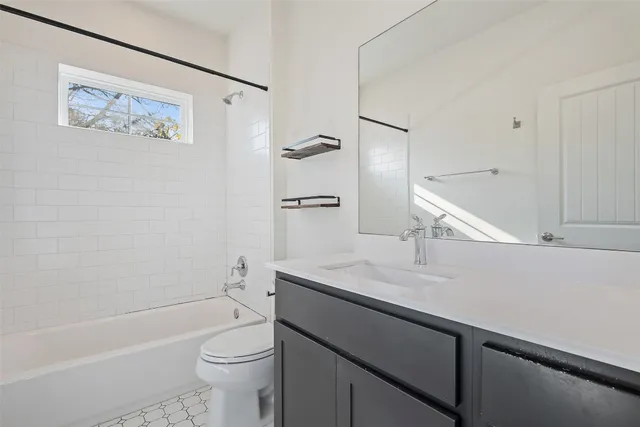 $2,600 | 1003 Fiesta Street, Unit B, Austin, TX 78702