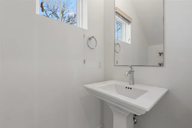 $2,600 | 1003 Fiesta Street, Unit B, Austin, TX 78702