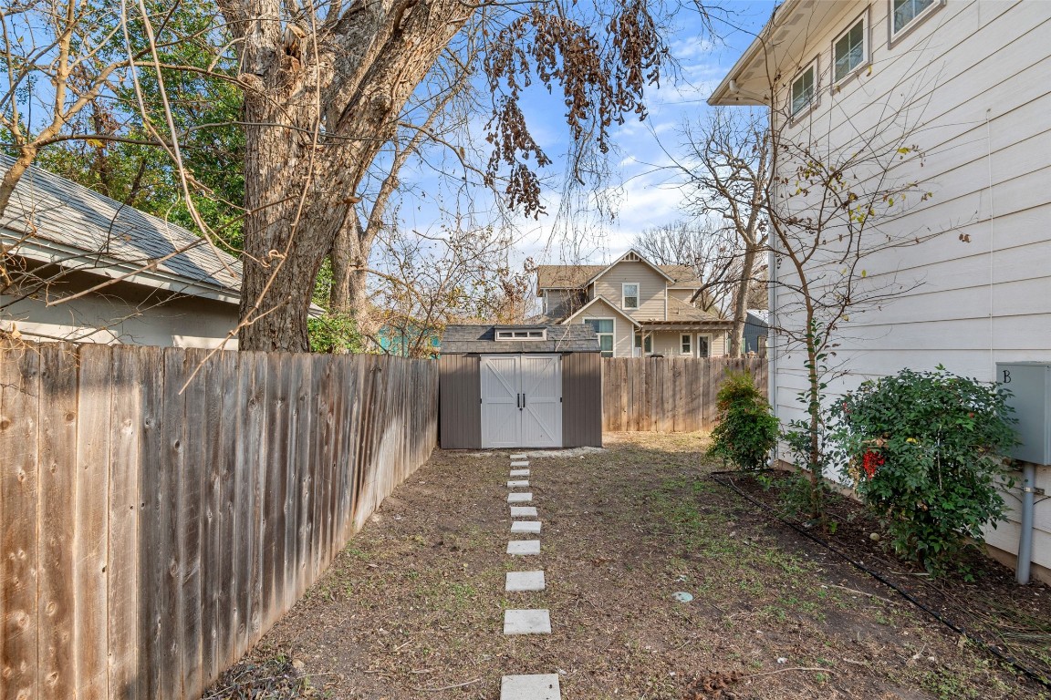 1003 Fiesta Street, Unit B Austin, TX 78702 - Photo 32 of 36