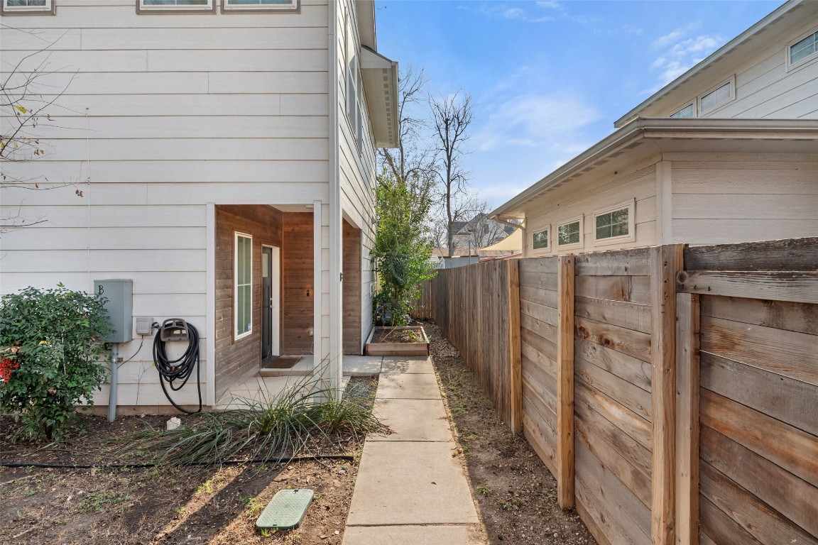 1003 Fiesta Street, Unit B Austin, TX 78702 - Photo 34 of 36