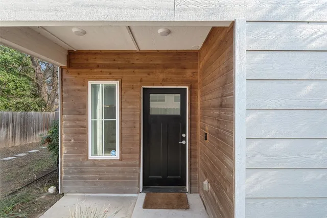 $2,600 | 1003 Fiesta Street, Unit B, Austin, TX 78702