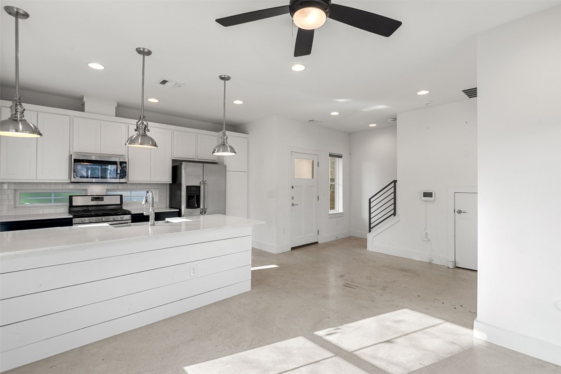 1003 Fiesta Street, Unit B Austin, TX 78702 - Photo 4 of 36