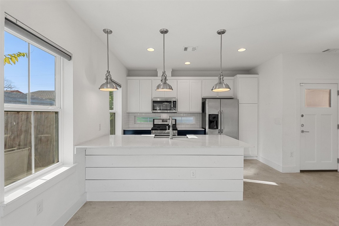 1003 Fiesta Street, Unit B Austin, TX 78702 - Photo 5 of 36