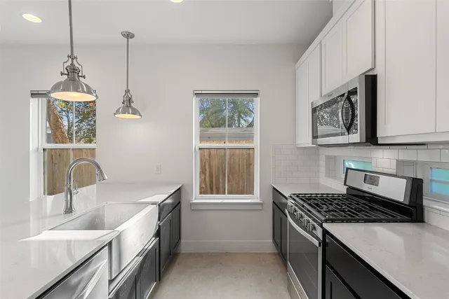 $2,600 | 1003 Fiesta Street, Unit B, Austin, TX 78702