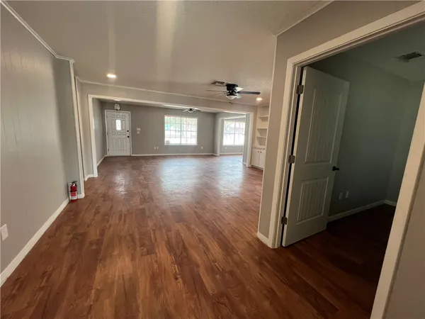 $3,250 | 410 Fairway Drive, Bryan, TX 77801