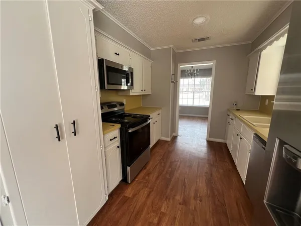 $3,250 | 410 Fairway Drive, Bryan, TX 77801