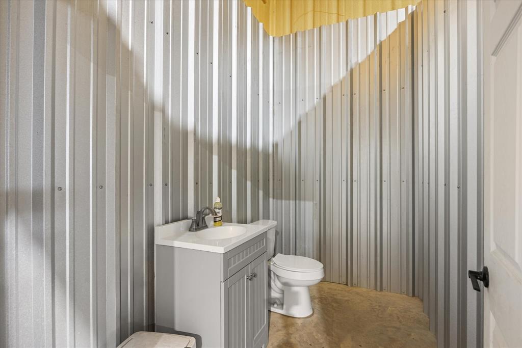 7000 Massey Road Granbury, TX 76049 - Photo 40 of 40 Shop Bathroom