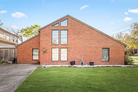 $765,000 | 7409 South Rice Avenue, Bellaire, TX 77401