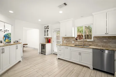 $765,000 | 7409 South Rice Avenue, Bellaire, TX 77401