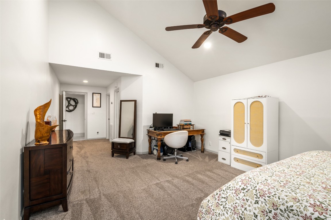 7409 South Rice Avenue Bellaire, TX 77401 - Photo 14 of 26 Another view of the primary with plenty of room for a home office.