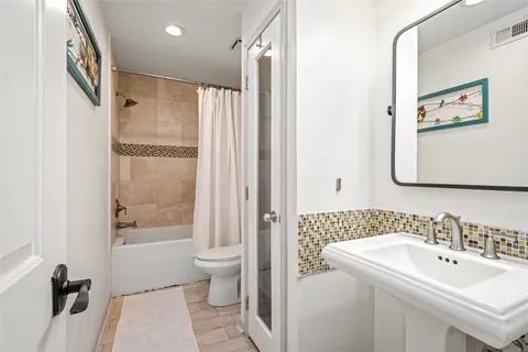 $765,000 | 7409 South Rice Avenue, Bellaire, TX 77401