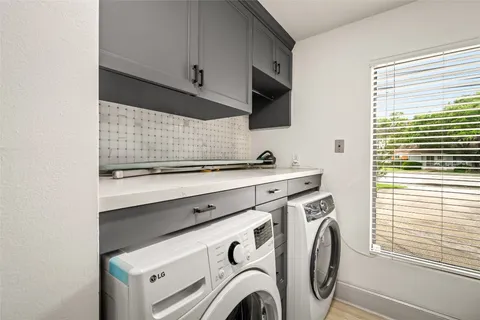 $765,000 | 7409 South Rice Avenue, Bellaire, TX 77401