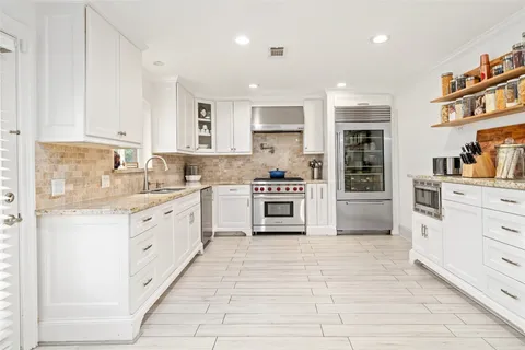 $765,000 | 7409 South Rice Avenue, Bellaire, TX 77401