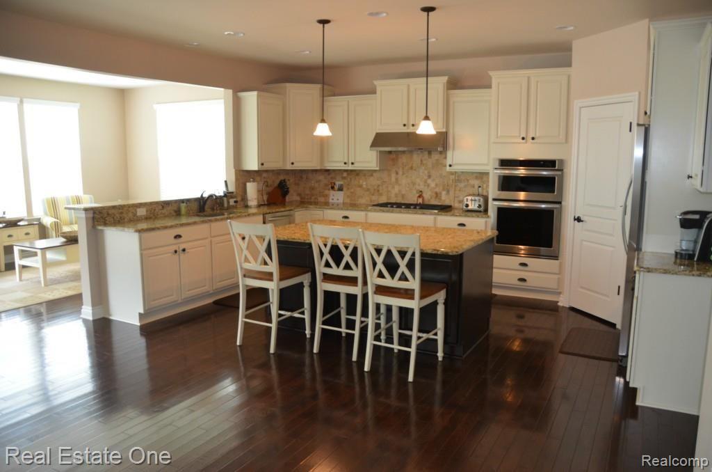 6973 Oakhurst Ridge Road Clarkston, MI 48348 - Photo 10 of 32 Kitchen