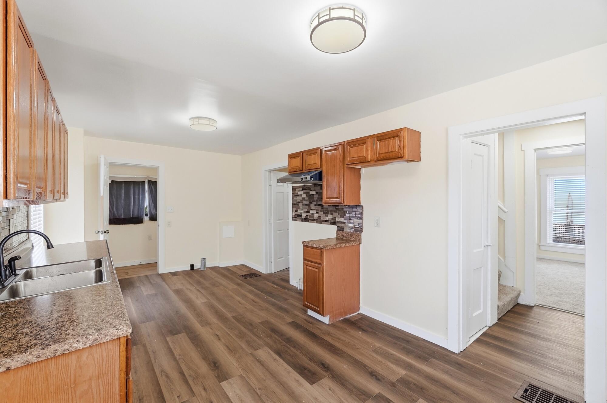 2015 Clifton Avenue Springfield, OH 45505 - Photo 11 of 56 054