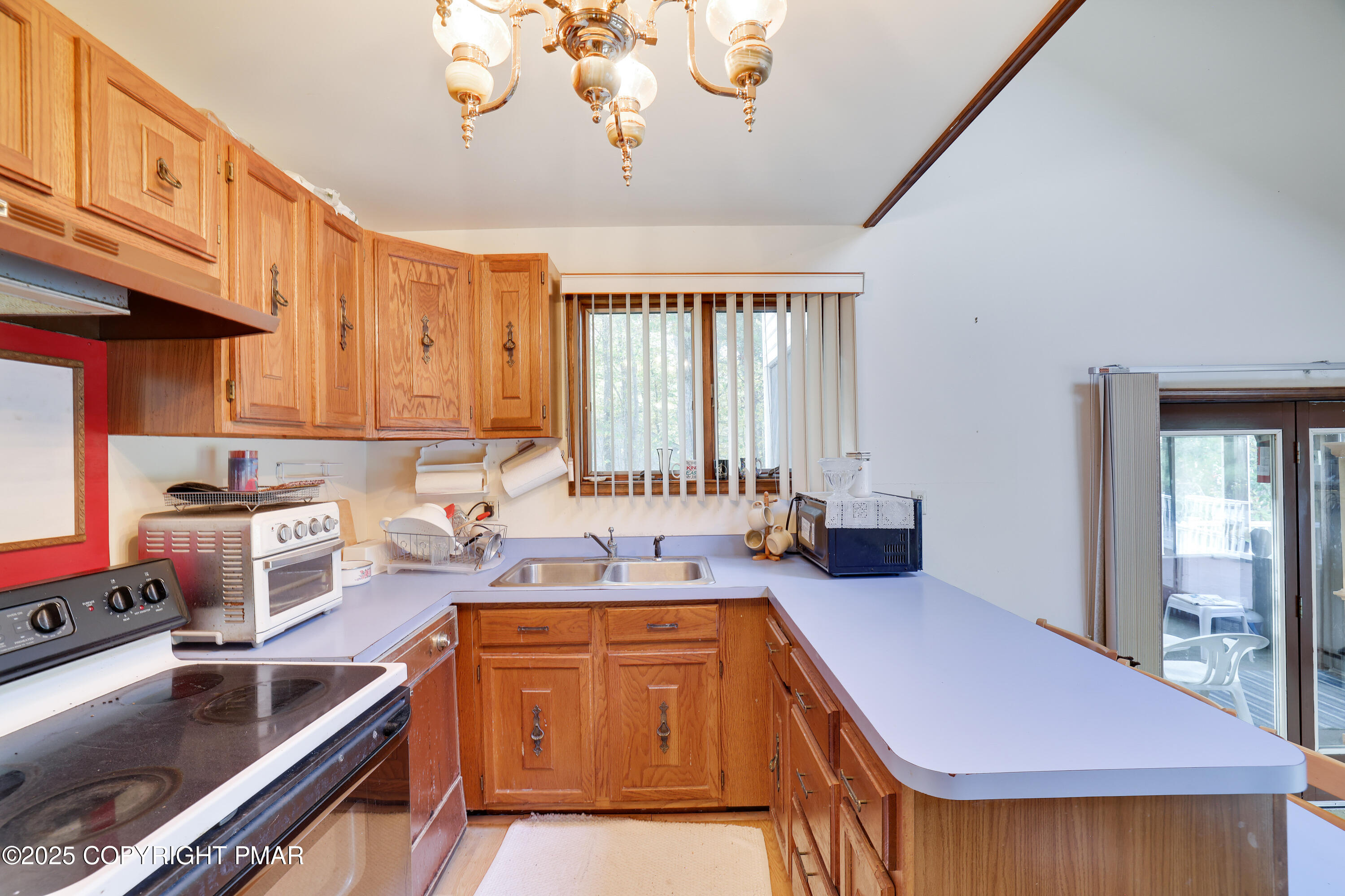 385 Saunders Drive Bushkill, PA 18324 - Photo 16 of 47 RBR59145