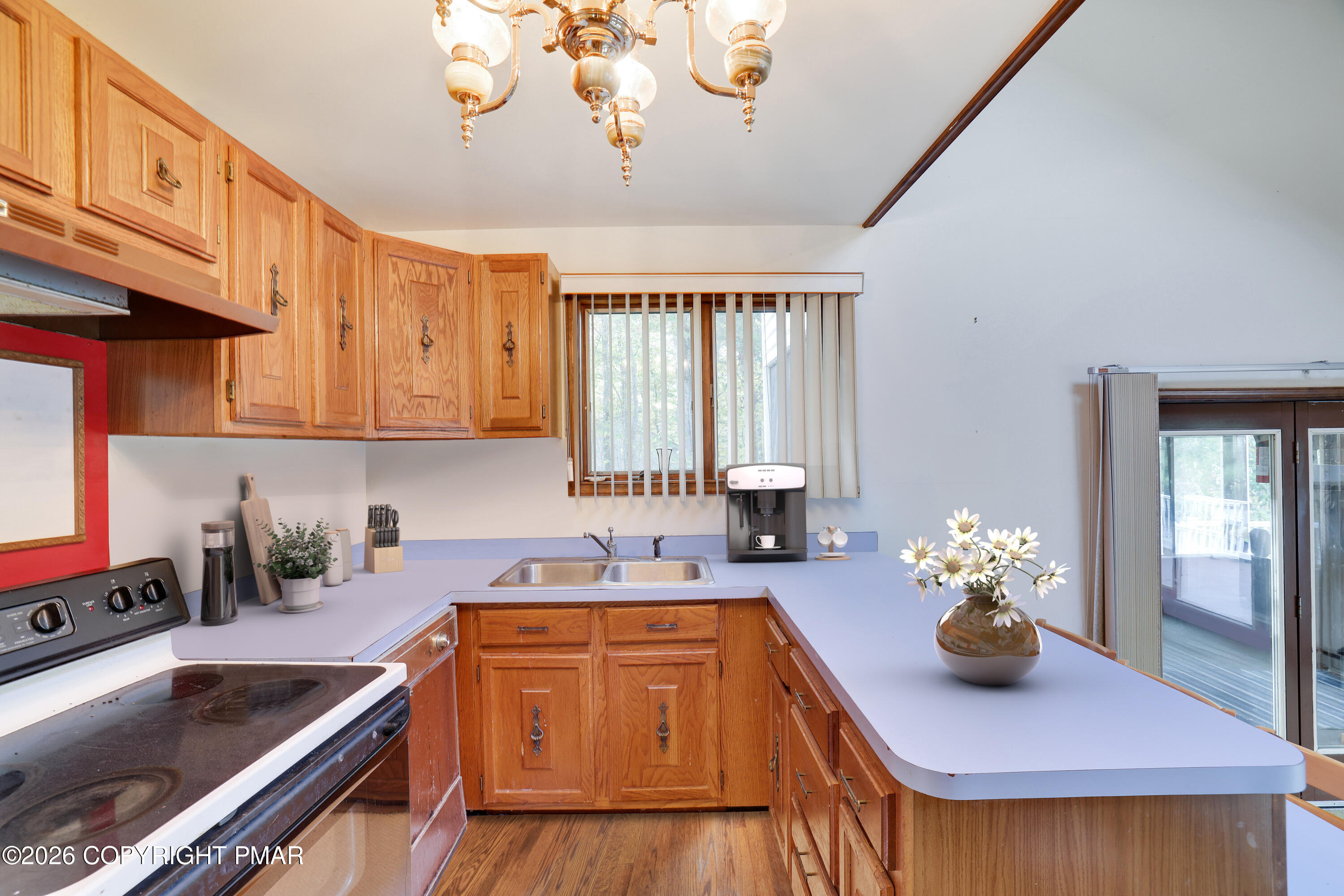 385 Saunders Drive Bushkill, PA 18324 - Photo 18 of 47 Kitchen