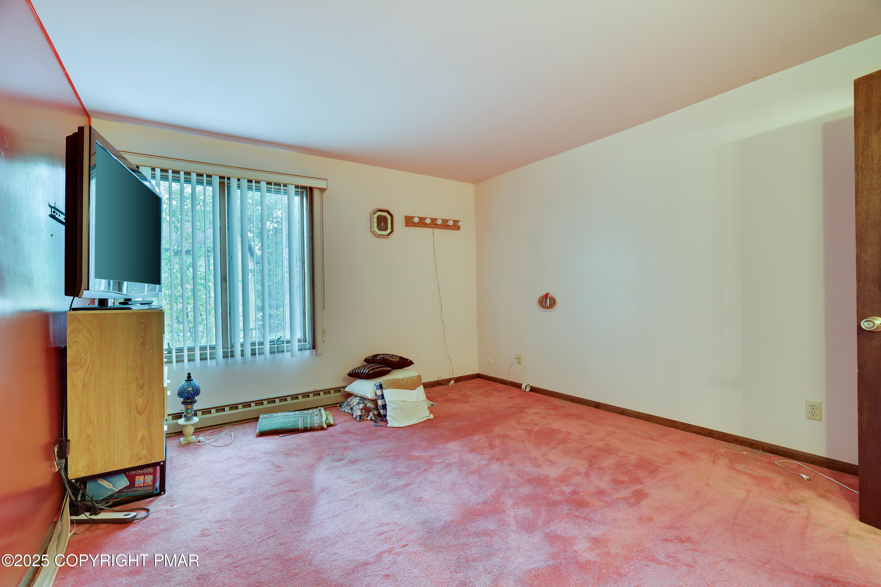 385 Saunders Drive Bushkill, PA 18324 - Photo 22 of 47 RBR59175