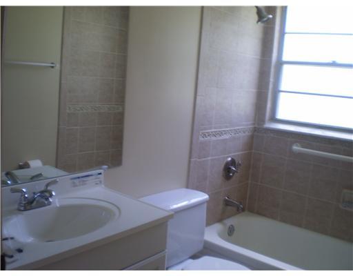 11 Dorset A, Unit 11 Boca Raton, FL 33434 - Photo 5 of 8 Additional Photo