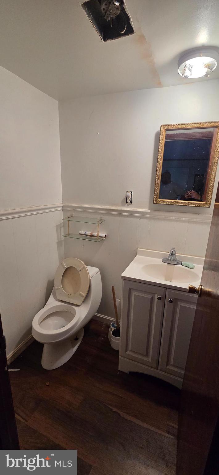 716 Calvert Lane Fort Washington, MD 20744 - Photo 15 of 31 Half Bathroom main level