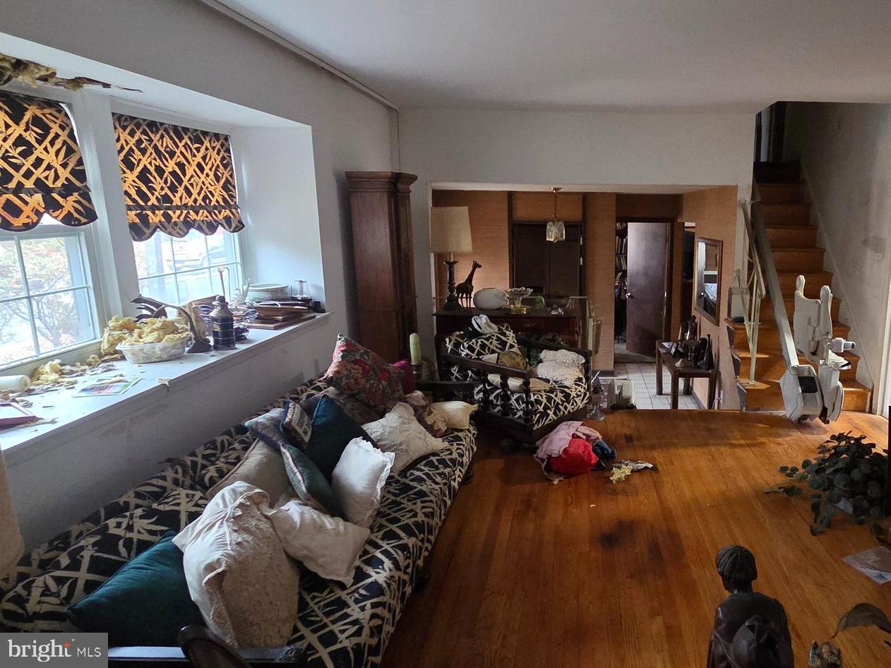 716 Calvert Lane Fort Washington, MD 20744 - Photo 21 of 31 Living Room 2