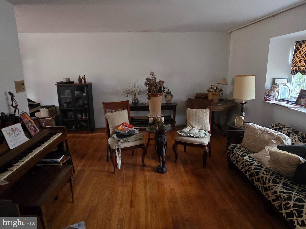 716 Calvert Lane Fort Washington, MD 20744 - Photo 22 of 31 Living Room