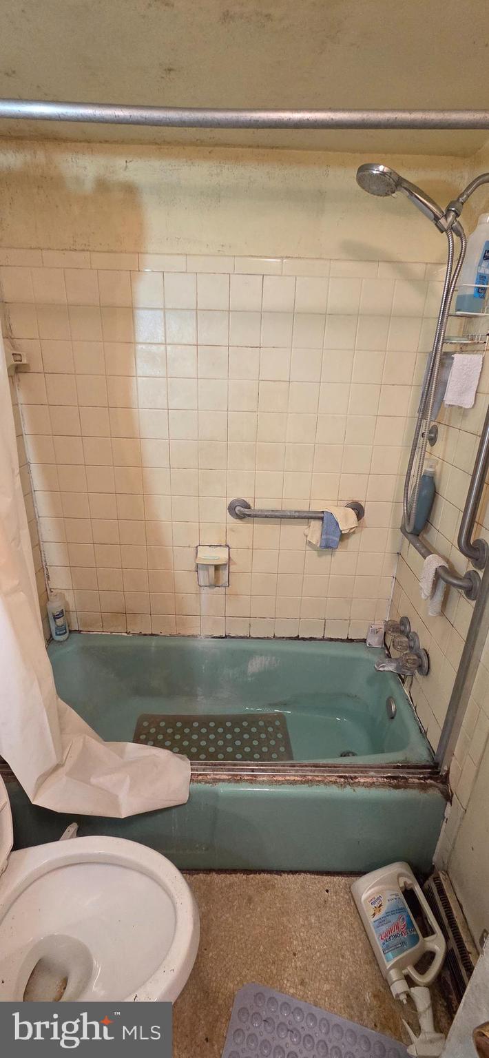 716 Calvert Lane Fort Washington, MD 20744 - Photo 30 of 31 Upper Level Bathroom 2