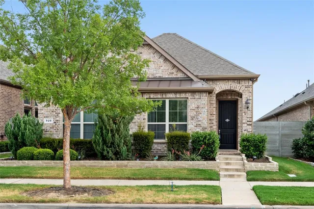 $389,900 | 920 10th Street, Argyle, TX 76226