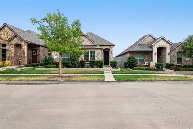 $389,900 | 920 10th Street, Argyle, TX 76226