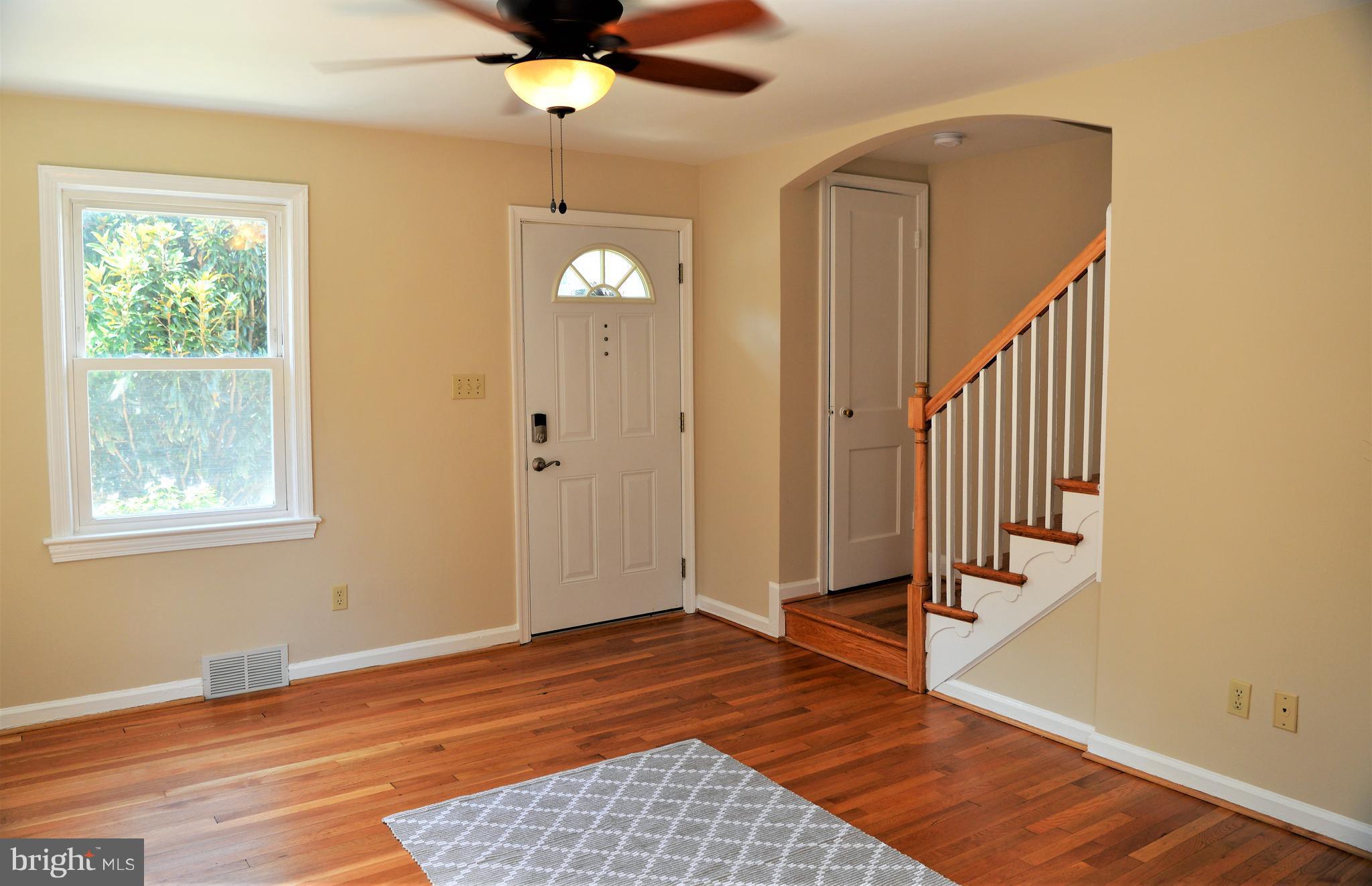 303 South Courthouse Road Arlington, VA 22204 - Photo 3 of 27 Gorgeous refinished hardwood floors