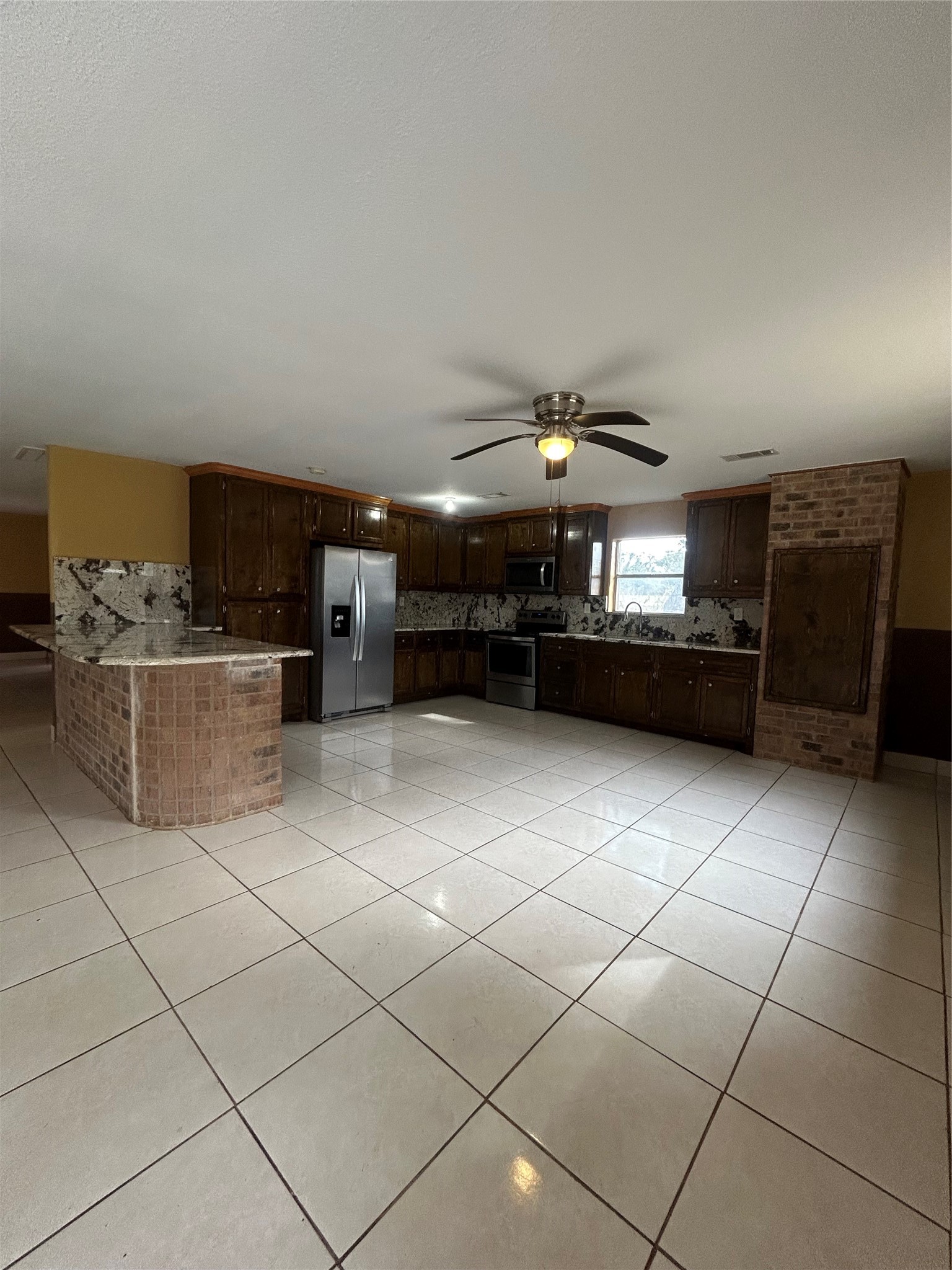 5811 East S F Austin Road Freeport, TX 77541 - Photo 12 of 26 a living room with a washing machine and a sink