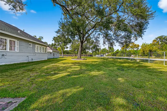 a view of a house with a big yard