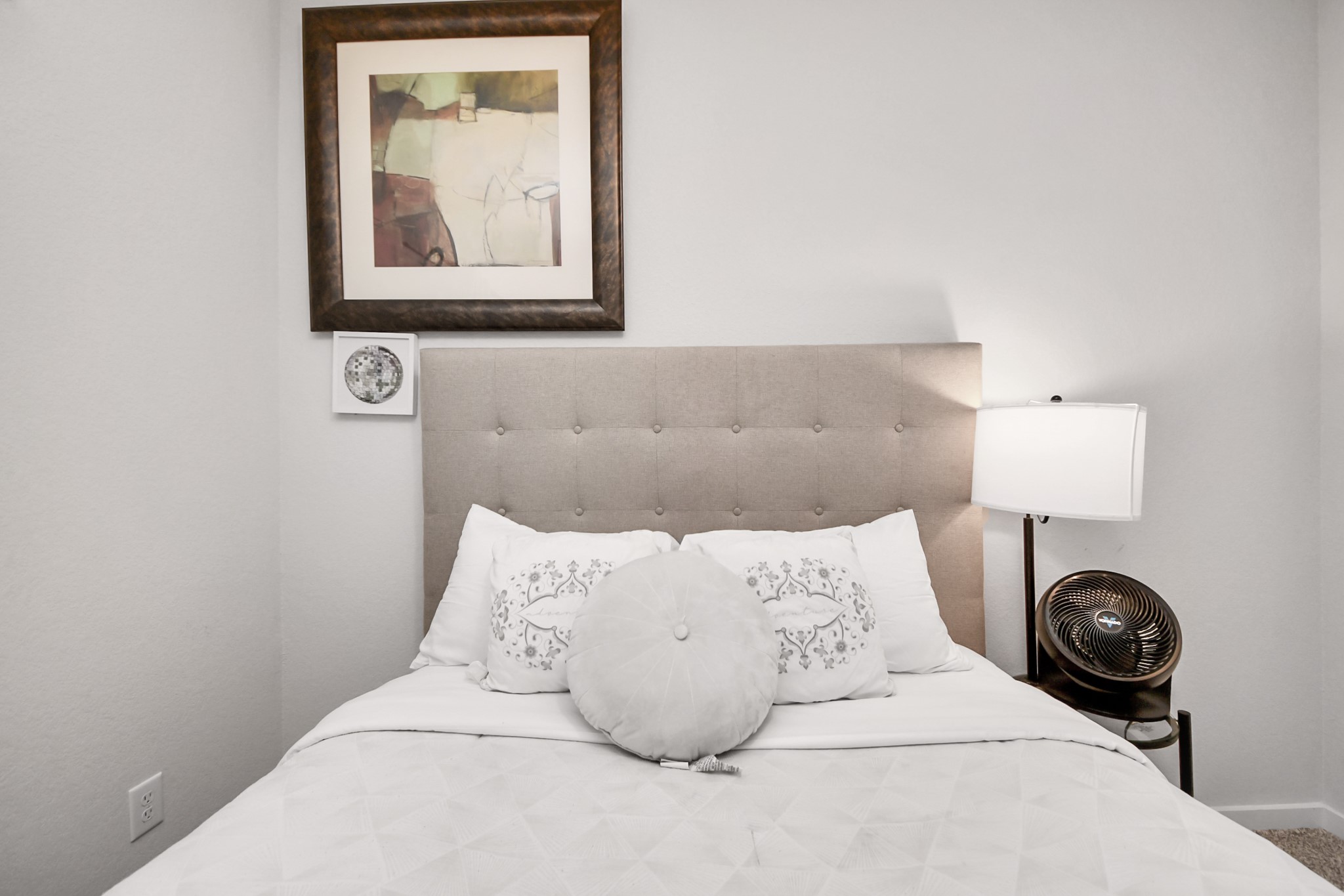 8207 Rising Stream Drive Houston, TX 77063 - Photo 27 of 50 a bed room with a bed and two lamp