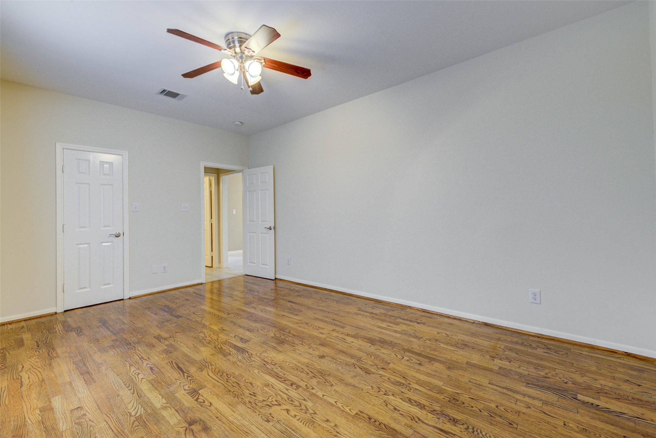 302 Fargo Street Houston, TX 77006 - Photo 7 of 15