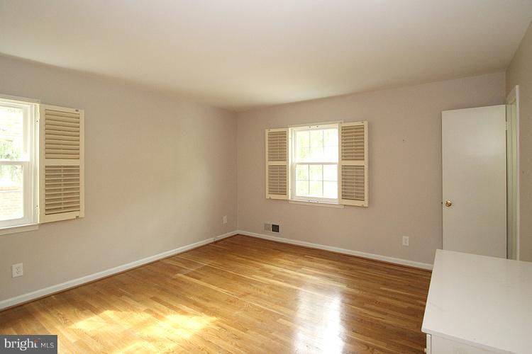 6703 Rannoch Road Bethesda, MD 20817 - Photo 4 of 18 Bedroom (Master)