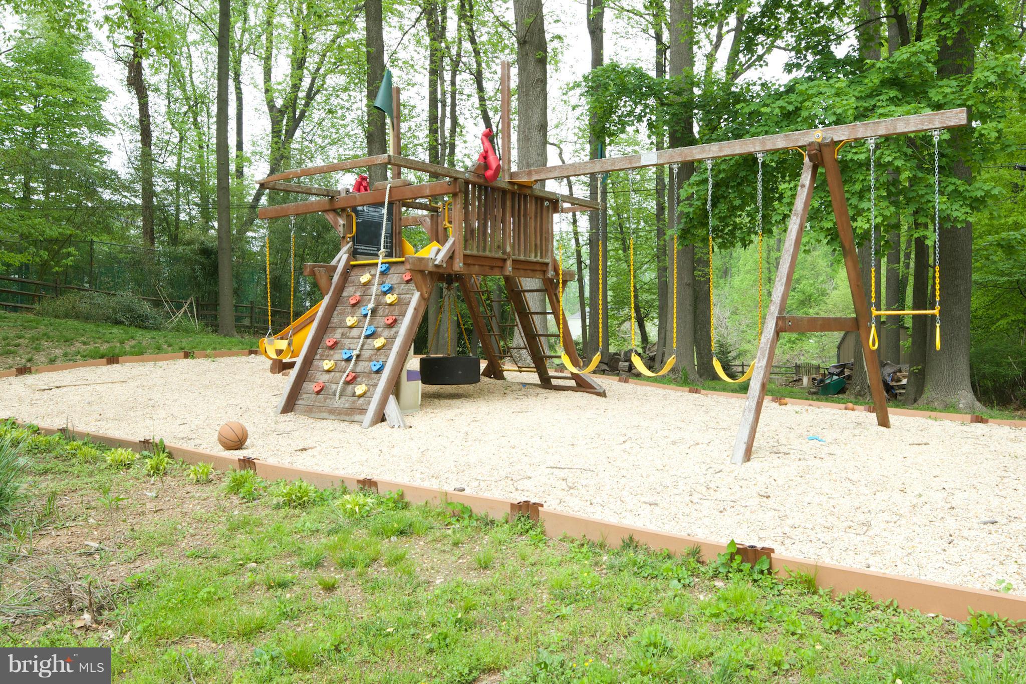 4661 Roundhill Road Ellicott City, MD 21043 - Photo 4 of 19 Exterior (Rear)