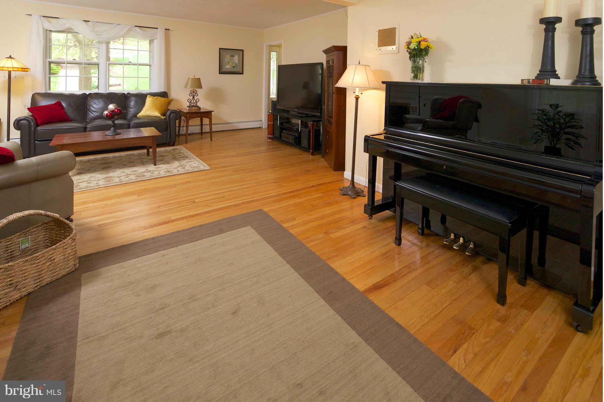 4661 Roundhill Road Ellicott City, MD 21043 - Photo 5 of 19 Living Room