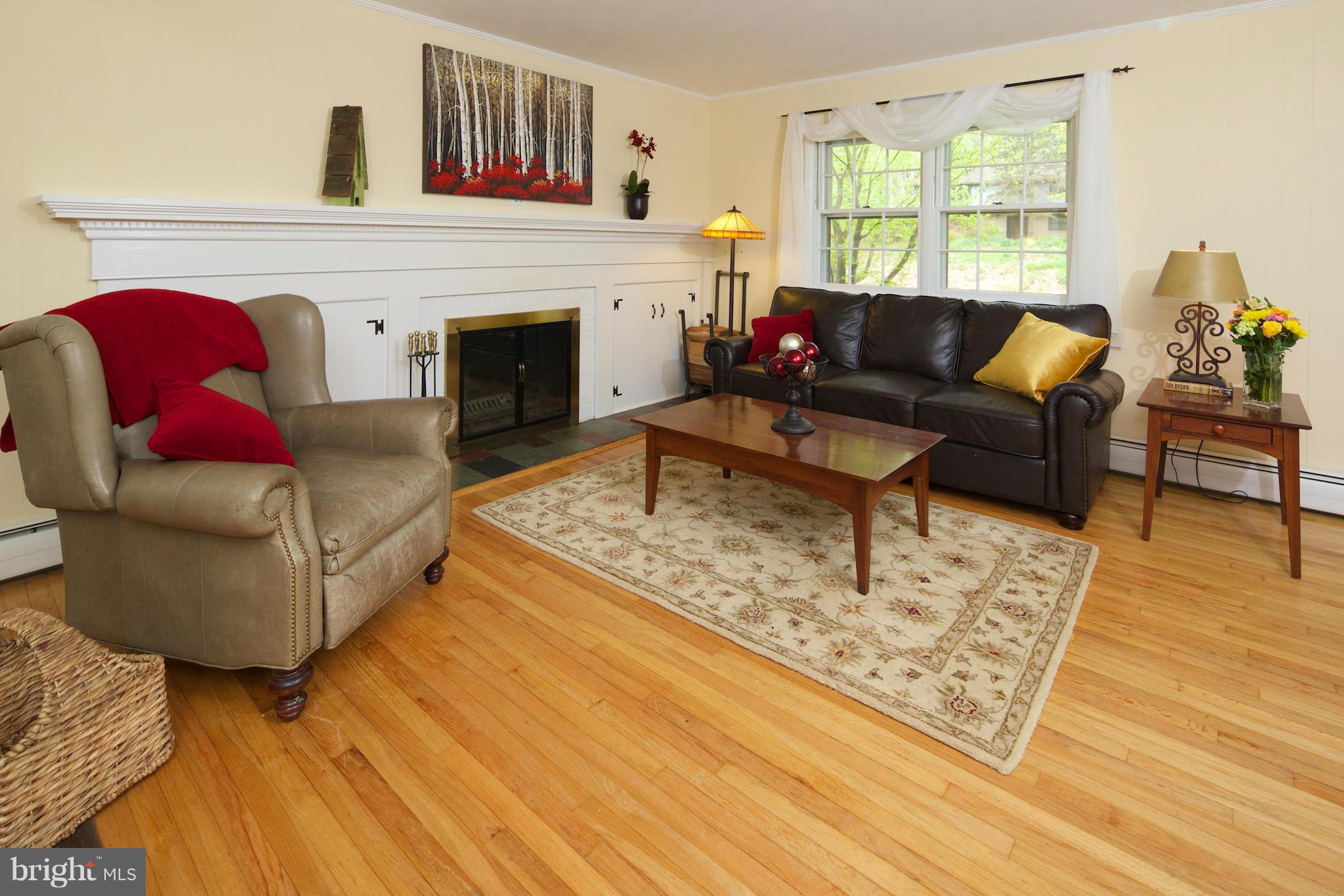 4661 Roundhill Road Ellicott City, MD 21043 - Photo 6 of 19 Living Room