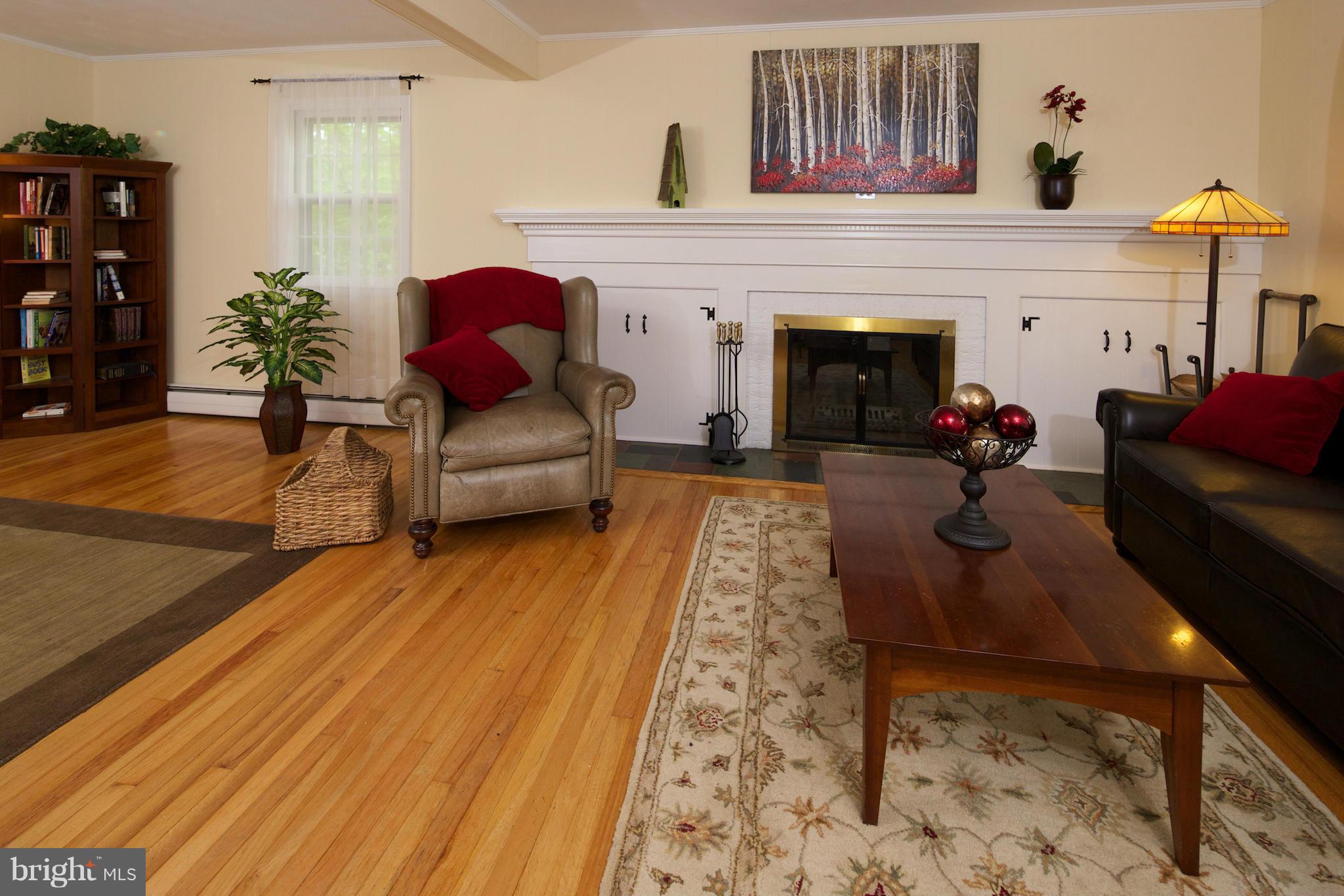 4661 Roundhill Road Ellicott City, MD 21043 - Photo 7 of 19 Living Room
