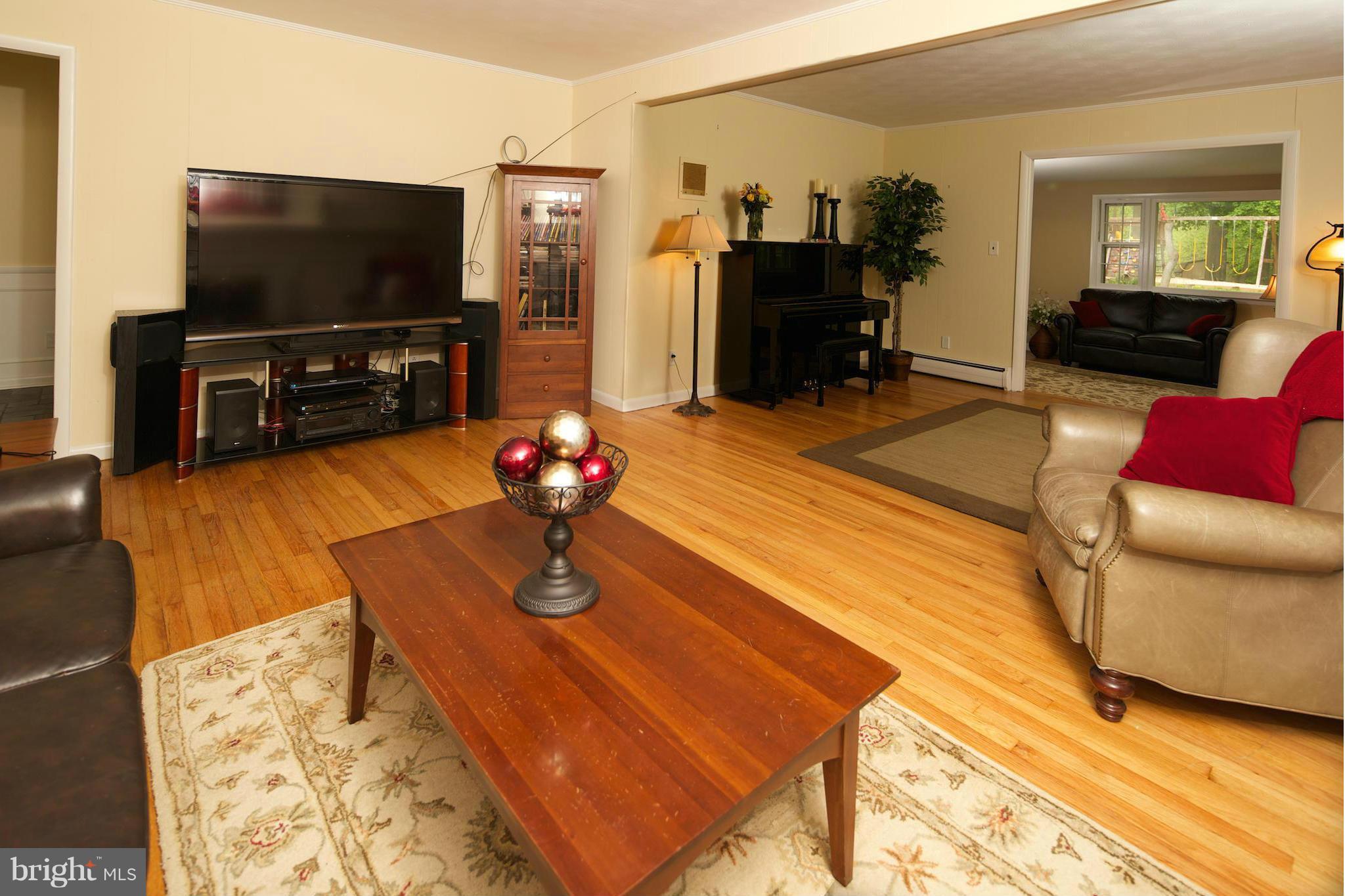 4661 Roundhill Road Ellicott City, MD 21043 - Photo 8 of 19 Living Room