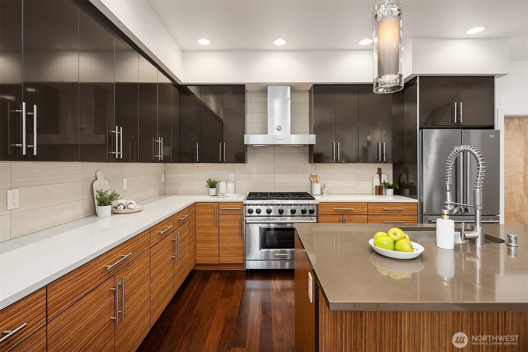 7349 California Avenue Southwest Seattle, WA 98136 - Photo 11 of 38