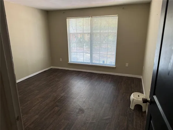 a bathroom with a toilet and a bath tub