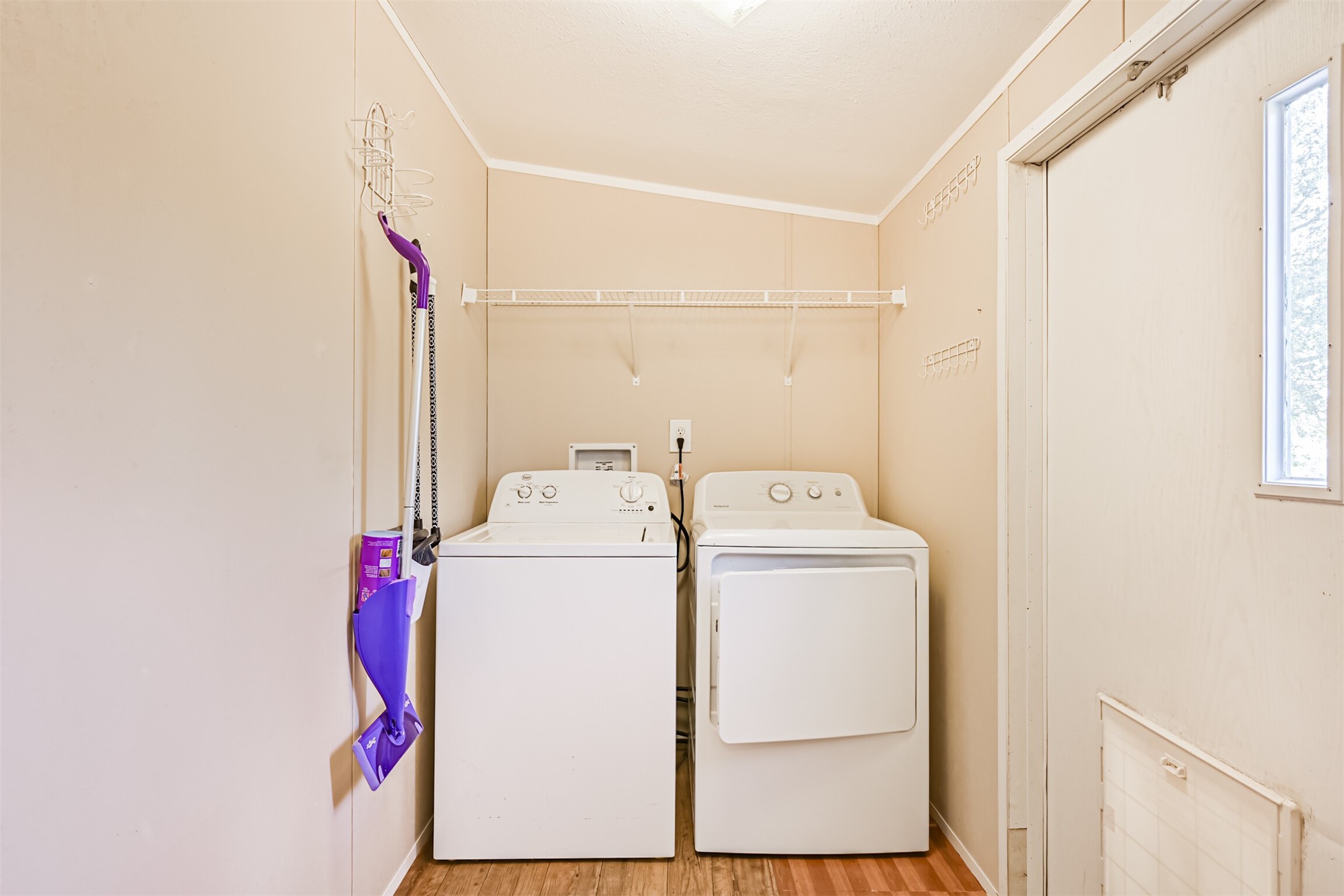 1036 9th Street Dickinson, TX 77539 - Photo 21 of 29 a utility room with dryer and washer