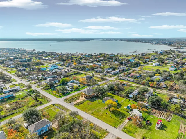 $180,000 | 1036 9th Street, Dickinson, TX 77539