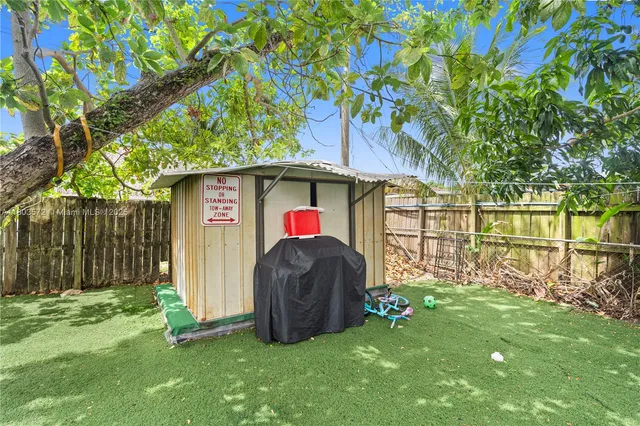 a view of outdoor space yard deck and patio