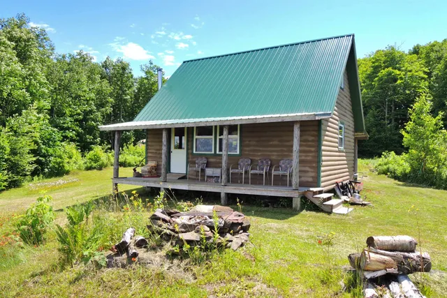 $199,000 | 3383 Island Pond Road, Morgan, VT 05853