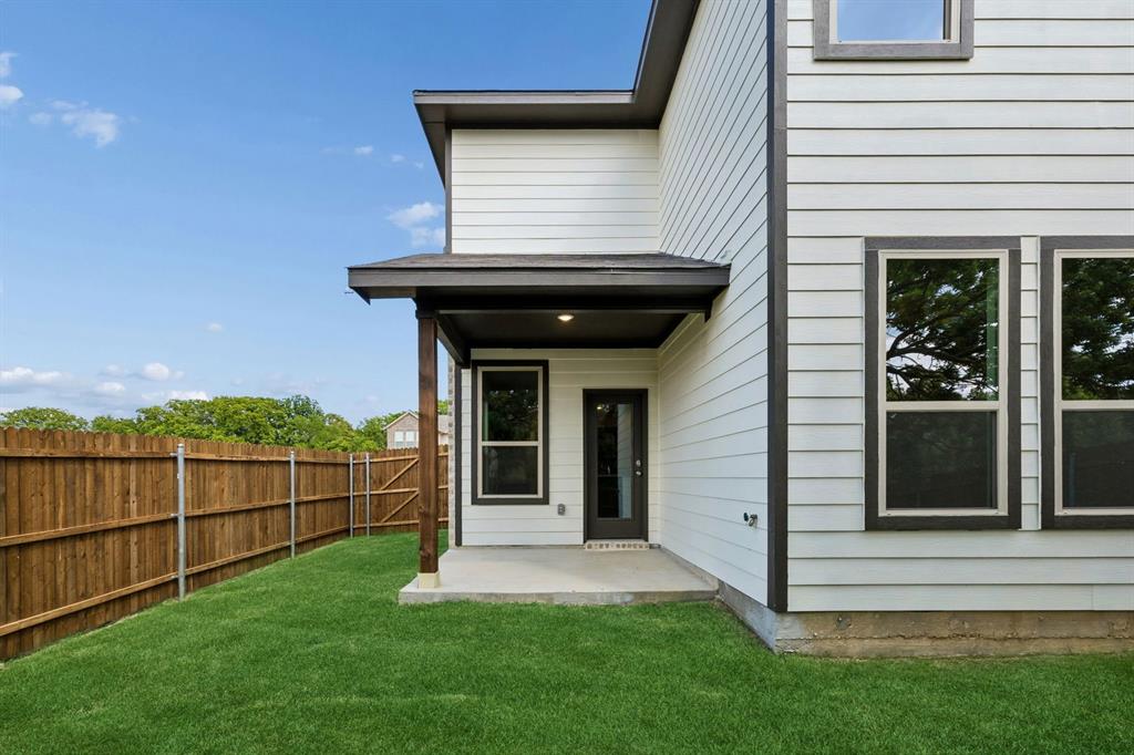 504-506 Mockingbird Lane Denton, TX 76209 - Photo 29 of 30 a view of a backyard with table and chairs