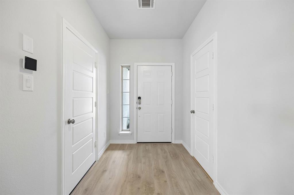 504-506 Mockingbird Lane Denton, TX 76209 - Photo 6 of 30 an empty room with closet