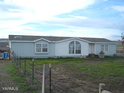 90 Outlook Road Outlook, WA 98938 - Photo 1 of 2 a backyard of a house